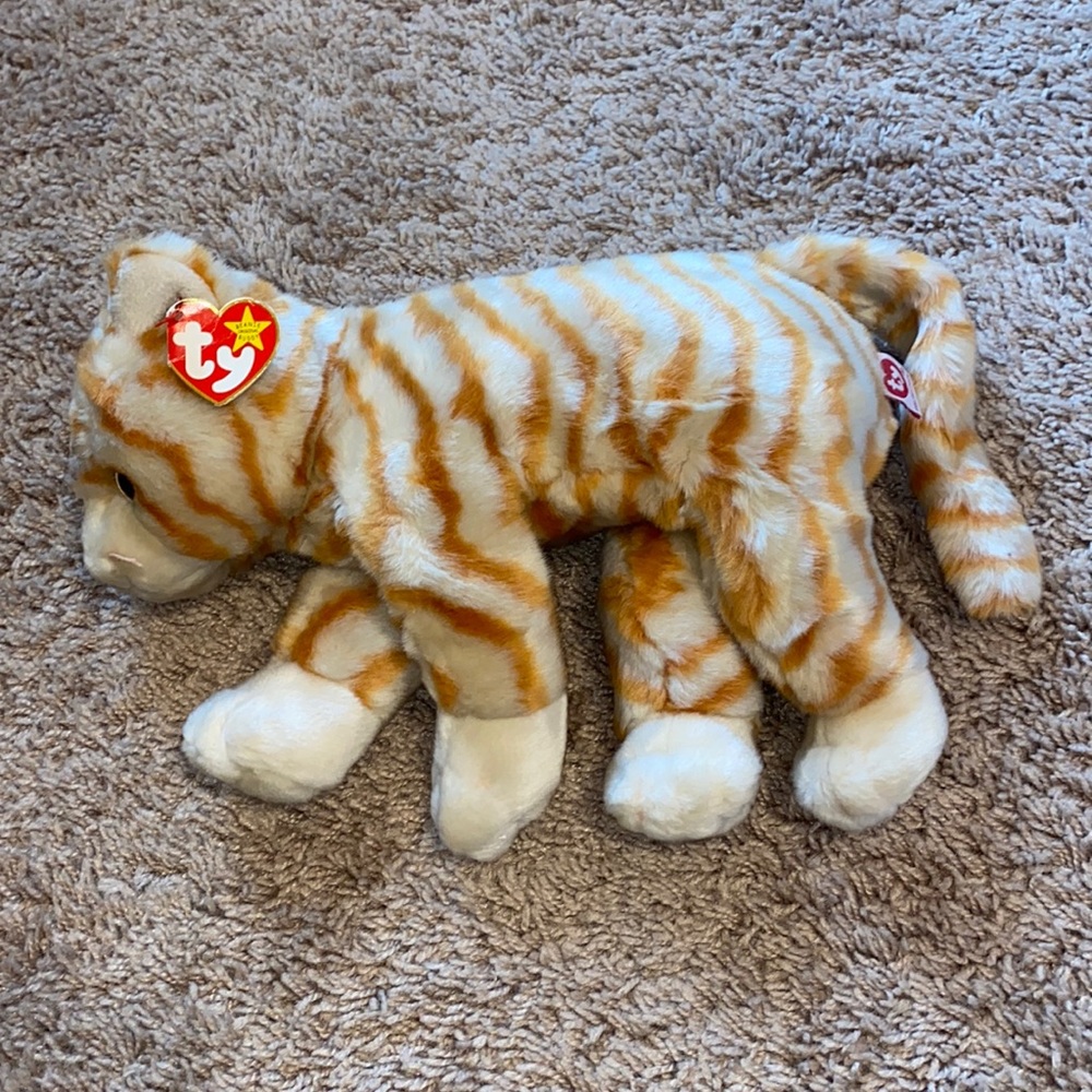 Yellow tabby cat Beanie Buddy